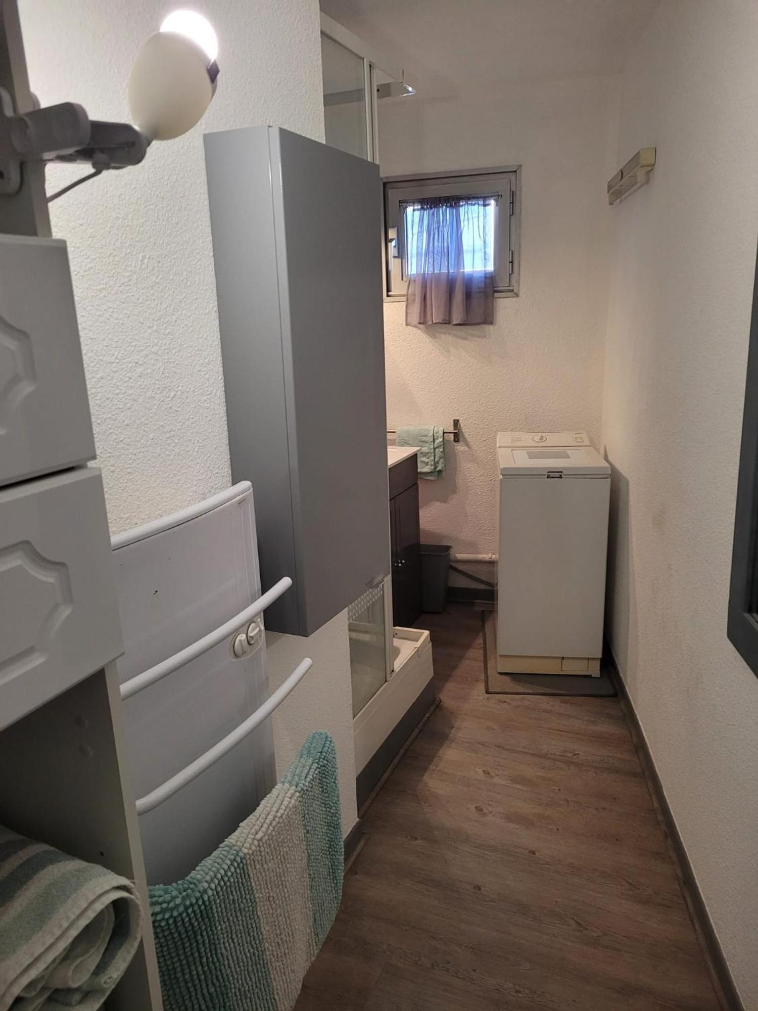 Ideal : Et Centre A 2 Pas +un Garage Apartment *